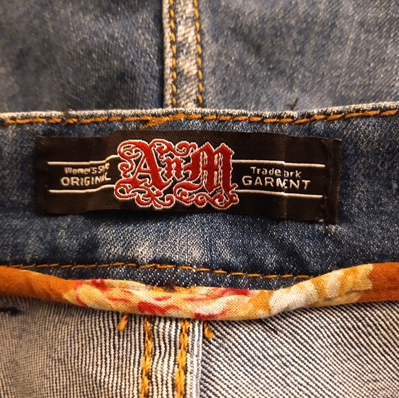 🕸AnM Original🕸 . . . 'Short Shorts' Distressed w/Floral Pattern - 26/2 - Picture 3 of 3